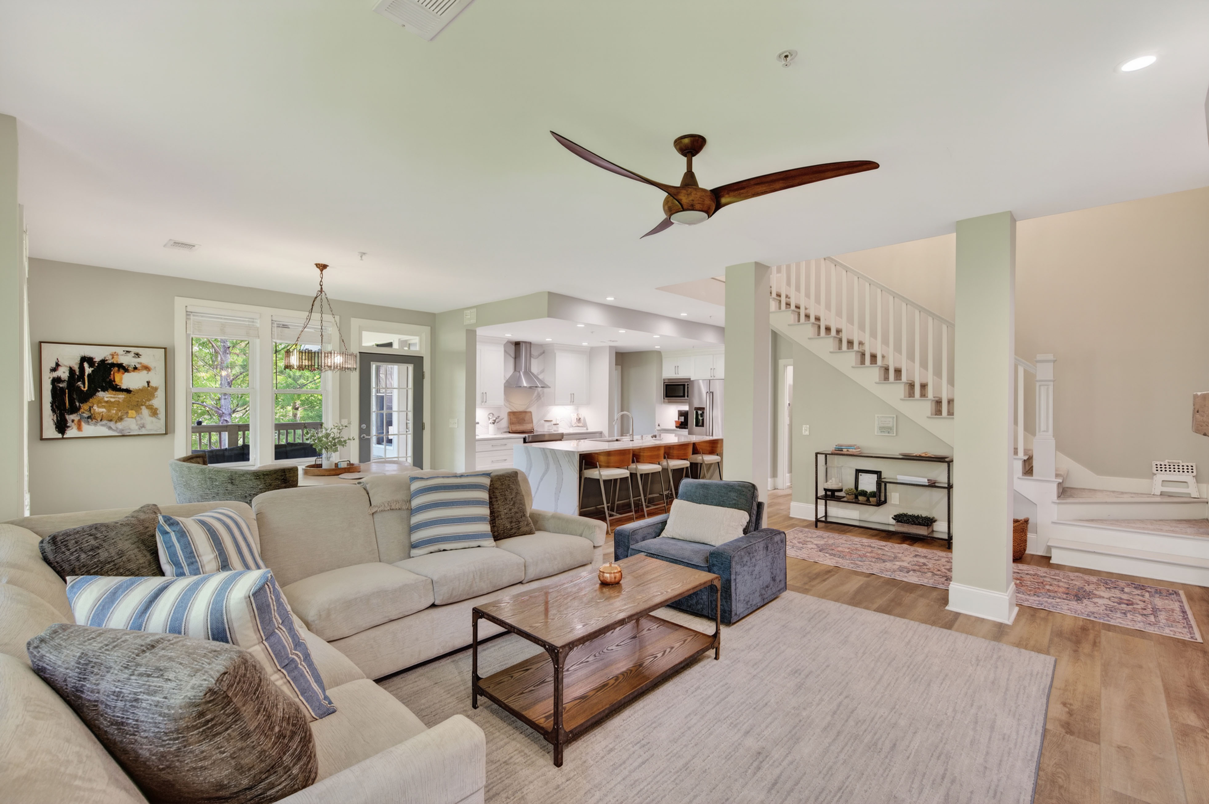 1010F Tailwater image 7